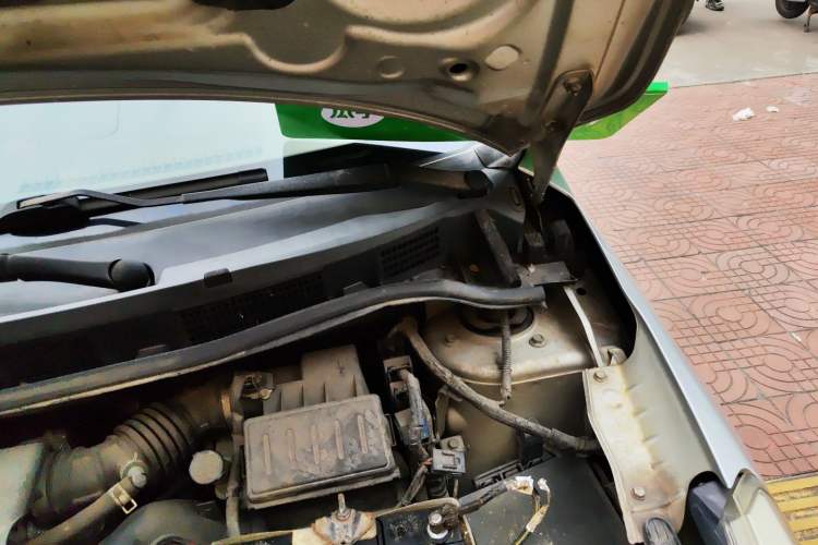 Used Venucia D50 2013 1.6L Manual Fashion Edition Engine Bay Left