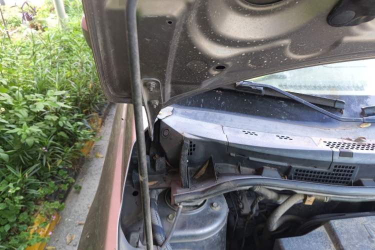 Used Venucia D50 2013 1.6L Automatic Fashion Edition Engine Bay Right