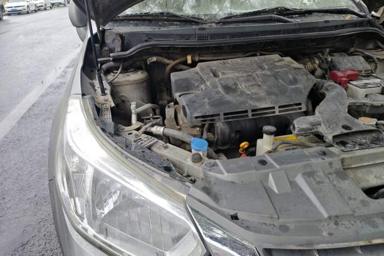 Used Venucia D50 2013 1.6L Manual Luxury Edition Engine Bay Right