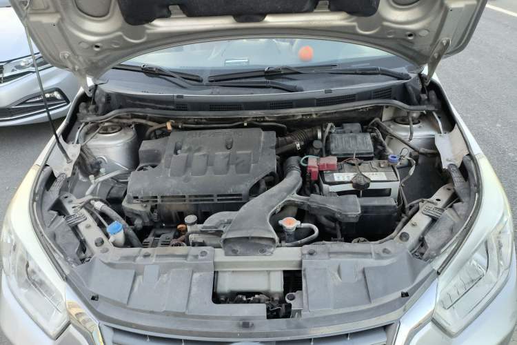 Used Venucia D50 2013 1.6L Manual Fashion Edition Engine Bay