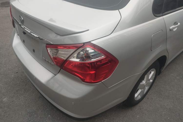Used Venucia D50 2013 1.6L Manual Luxury Edition Exterior 11