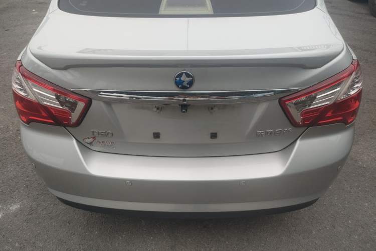 Used Venucia D50 2013 1.6L Manual Luxury Edition Exterior 12