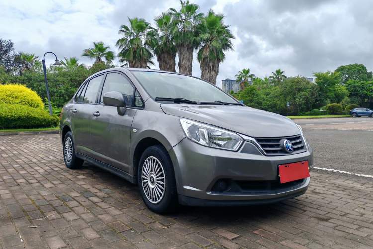 Used Venucia D50 2013 1.6L Automatic Fashion Edition Exterior 2