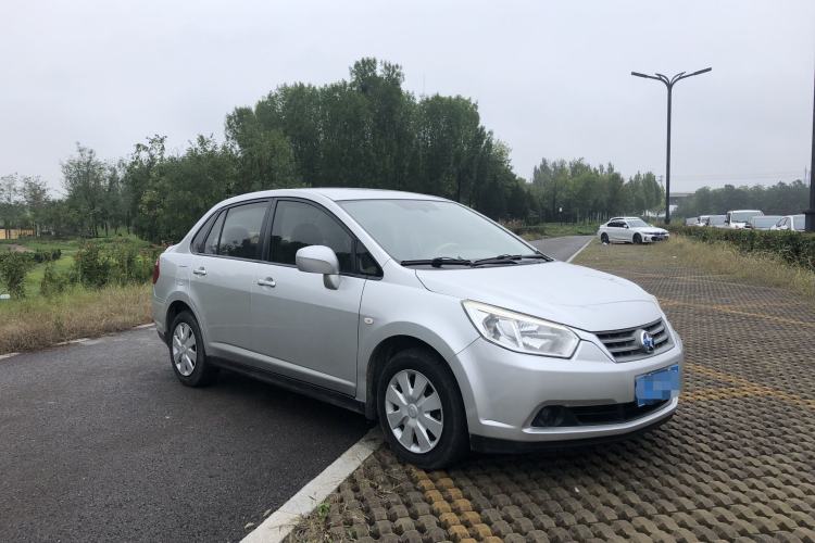Used Venucia D50 2013 1.6L Automatic Fashion Edition Exterior 2