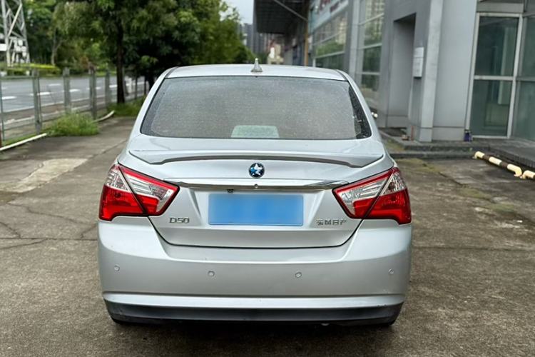 Used Venucia D50 2013 1.6L Automatic Fashion Edition Exterior 2