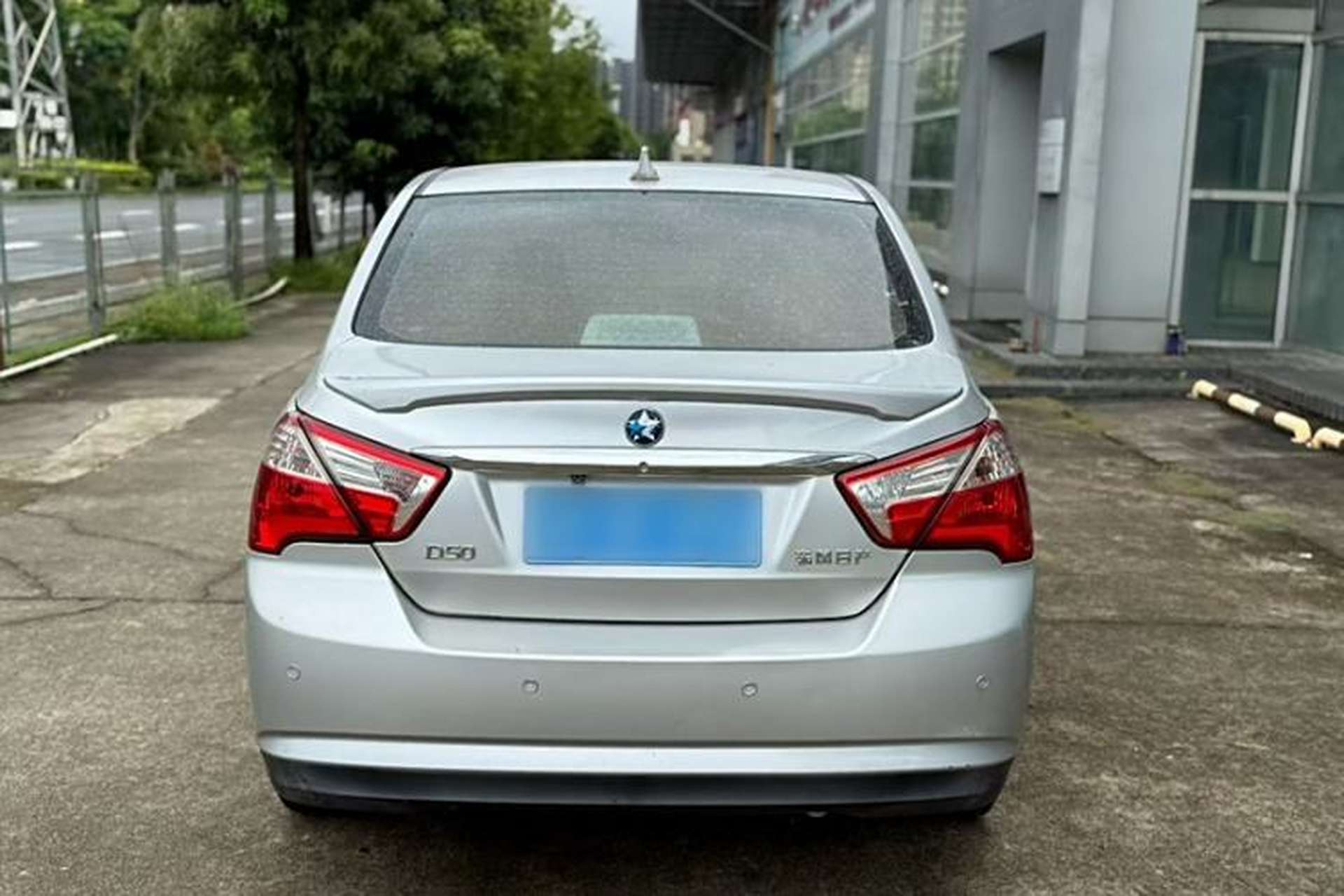 Used Venucia D50 2013 1.6L Automatic Fashion Edition Exterior 2