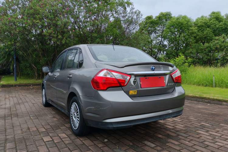 Used Venucia D50 2013 1.6L Automatic Fashion Edition Exterior 3