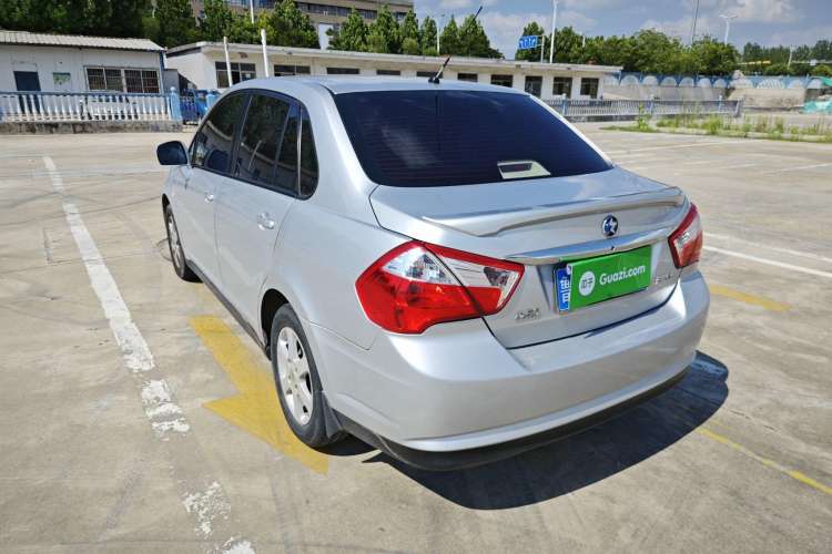 Used Venucia D50 2013 1.6L Manual Fashion Edition Exterior 3