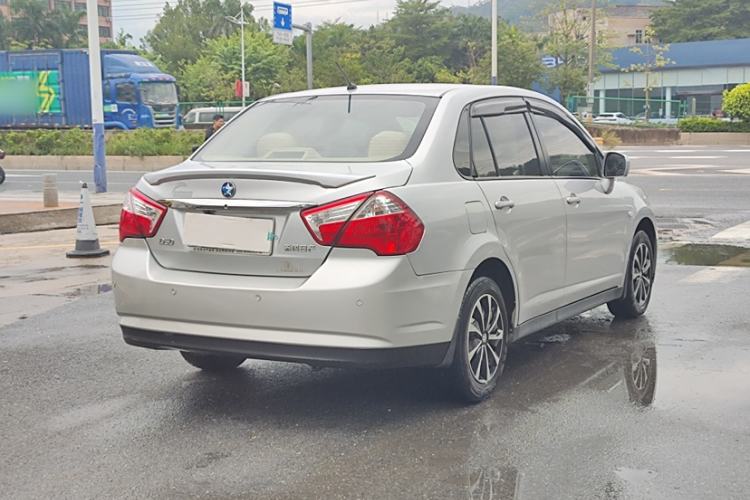 Used Venucia D50 2013 1.6L Automatic Fashion Edition Exterior 3