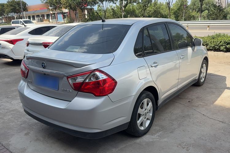Used Venucia D50 2013 1.6L Manual Fashion Edition Exterior 3