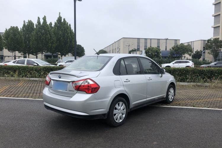 Used Venucia D50 2013 1.6L Automatic Fashion Edition Exterior 3