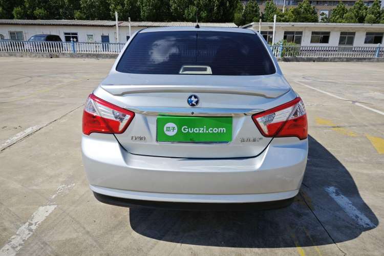 Used Venucia D50 2013 1.6L Manual Fashion Edition Exterior 4