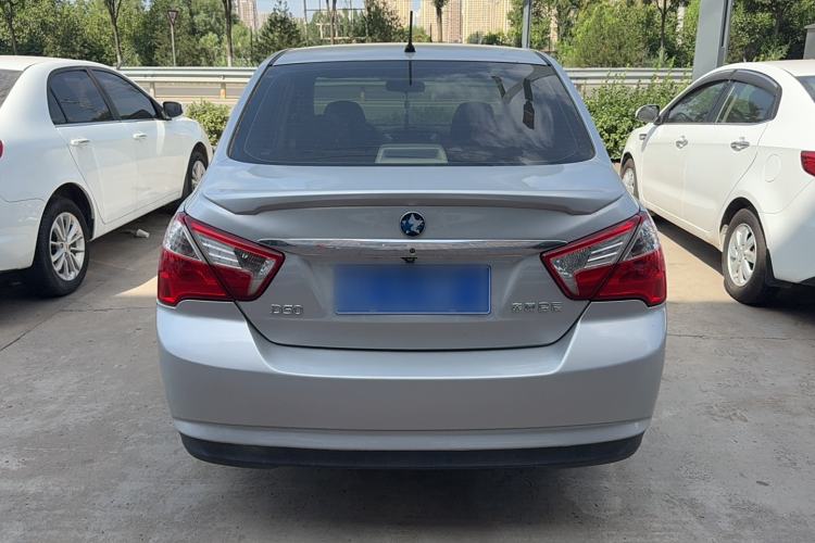 Used Venucia D50 2013 1.6L Manual Fashion Edition Exterior 4
