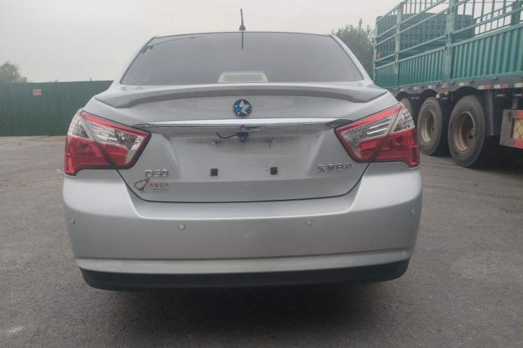 Used Venucia D50 2013 1.6L Manual Luxury Edition Exterior 4