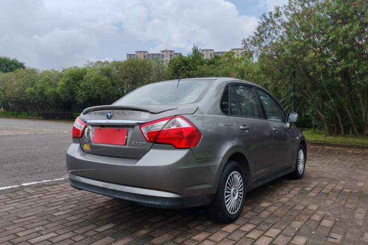 Used Venucia D50 2013 1.6L Automatic Fashion Edition Exterior 5