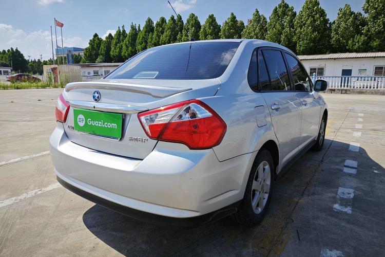 Used Venucia D50 2013 1.6L Manual Fashion Edition Exterior 5