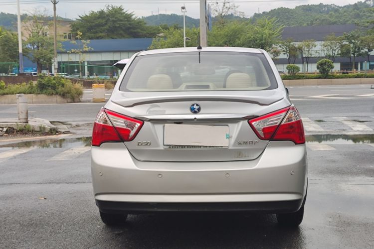 Used Venucia D50 2013 1.6L Automatic Fashion Edition Exterior 5