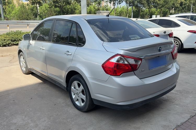 Used Venucia D50 2013 1.6L Manual Fashion Edition Exterior 5