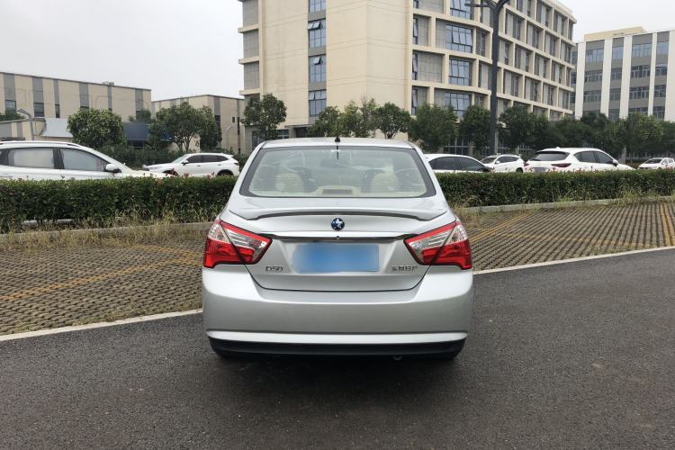 Used Venucia D50 2013 1.6L Automatic Fashion Edition Exterior 5