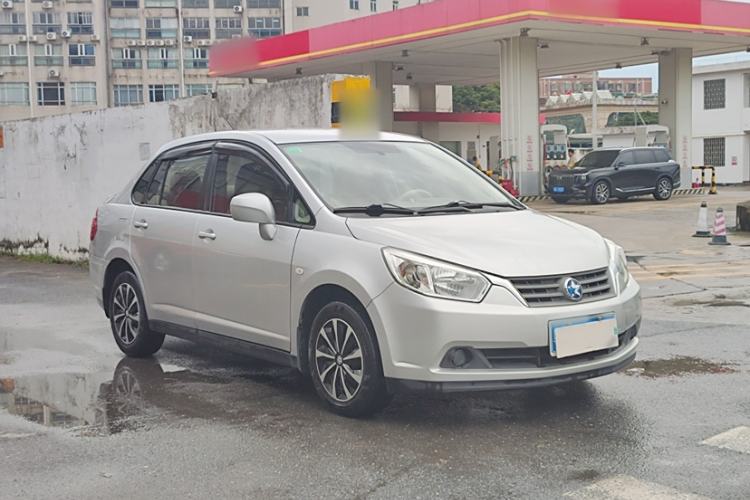 Used Venucia D50 2013 1.6L Automatic Fashion Edition Exterior 6