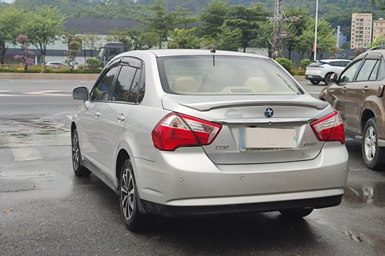 Used Venucia D50 2013 1.6L Automatic Fashion Edition Exterior 7