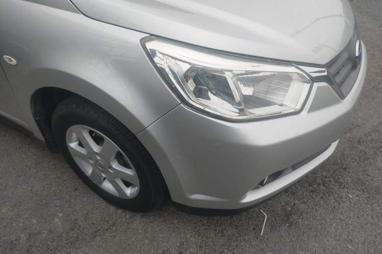 Used Venucia D50 2013 1.6L Manual Luxury Edition Exterior 7