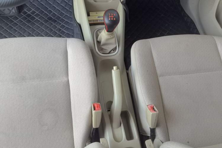 Used Venucia D50 2013 1.6L Manual Fashion Edition Gear Lever