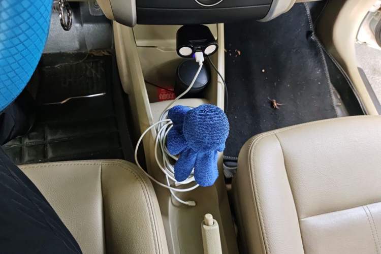 Used Venucia D50 2013 1.6L Manual Luxury Edition Gear Lever