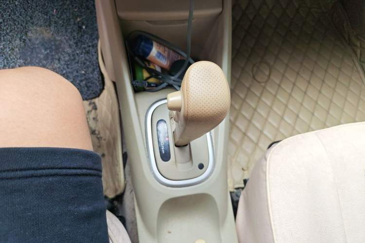 Used Venucia D50 2013 1.6L Automatic Fashion Edition Gear Lever