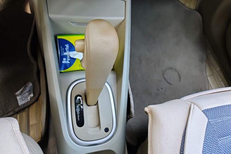 Used Venucia D50 2013 1.6L Automatic Fashion Edition Gear Lever