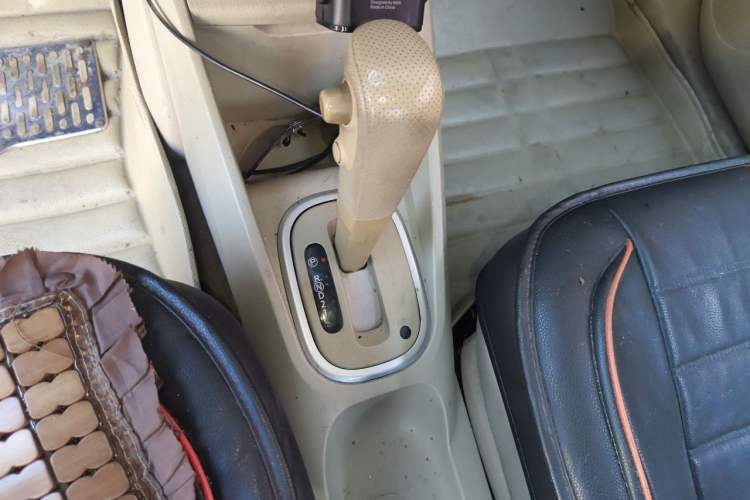 Used Venucia D50 2013 1.6L Automatic Fashion Edition Gear Lever