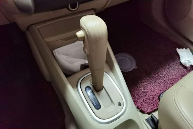 Used Venucia D50 2013 1.6L Automatic Luxury Edition Gear Lever