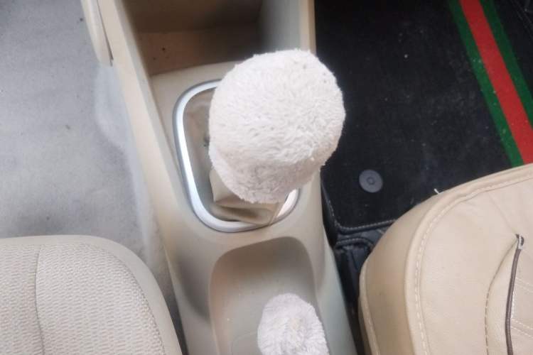 Used Venucia D50 2013 1.6L Manual Fashion Edition Gear Lever