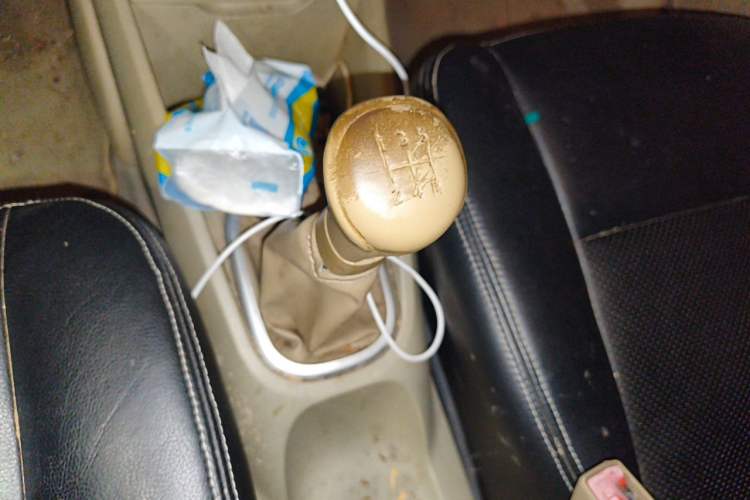 Used Venucia D50 2013 1.6L Manual Fashion Edition Gear Lever