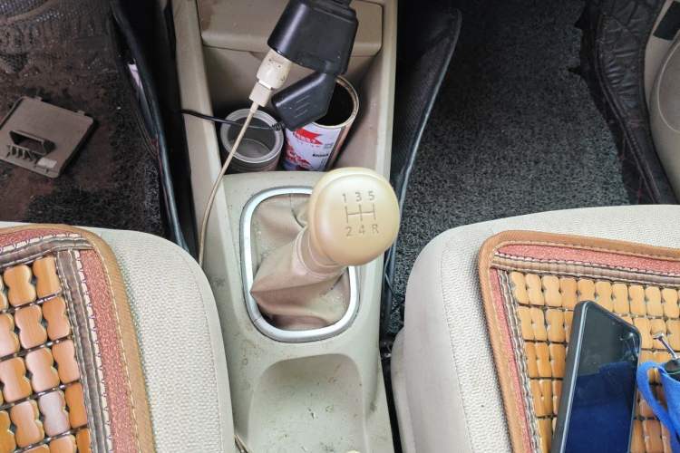 Used Venucia D50 2013 1.6L Manual Fashion Edition Gear Lever