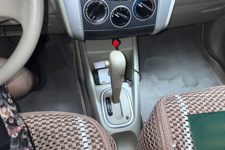 Used Venucia D50 2013 1.6L Automatic Fashion Edition Gear Lever