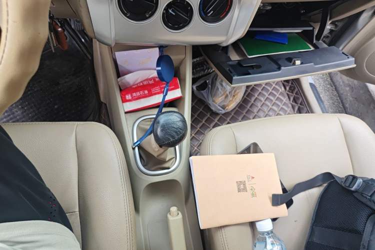 Used Venucia D50 2013 1.6L Manual Luxury Edition Gear Lever