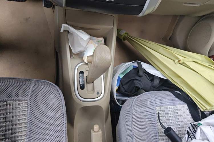 Used Venucia D50 2013 1.6L Automatic Fashion Edition Gear Lever