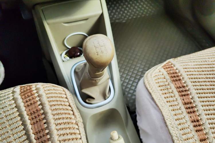 Used Venucia D50 2013 1.6L Manual Fashion Edition Gear Lever