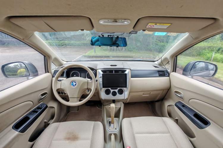 Used Venucia D50 2013 1.6L Automatic Fashion Edition Interior 1