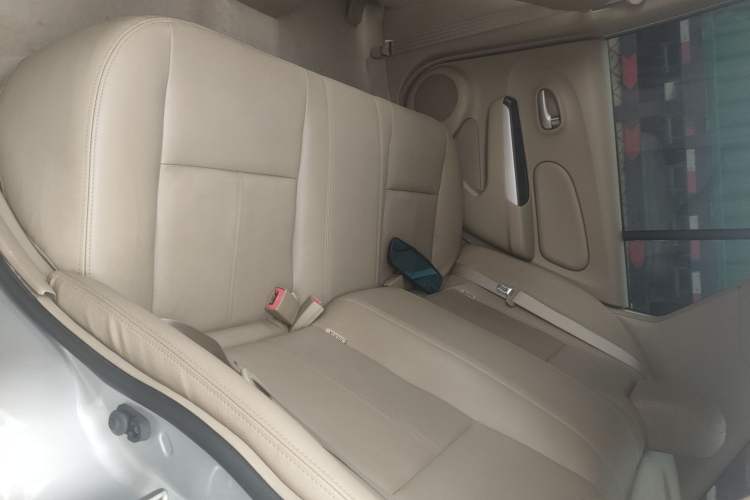 Used Venucia D50 2013 1.6L Manual Luxury Edition Interior 12