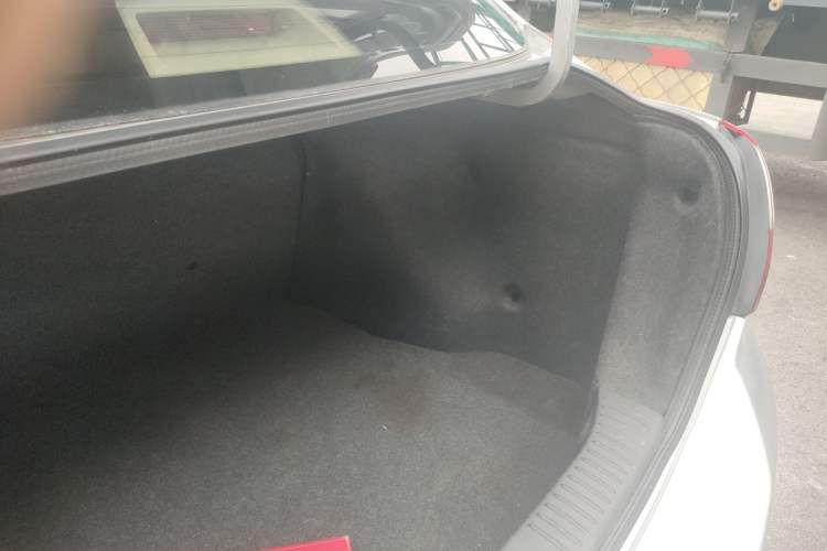 Used Venucia D50 2013 1.6L Manual Luxury Edition Interior 15