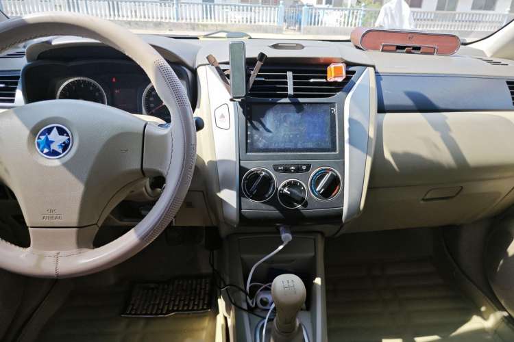 Used Venucia D50 2013 1.6L Manual Fashion Edition Interior 2