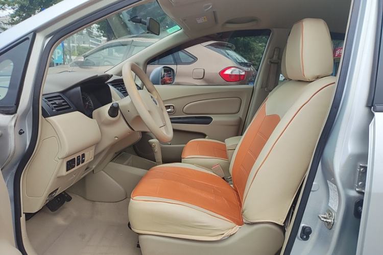 Used Venucia D50 2013 1.6L Automatic Fashion Edition Interior 2