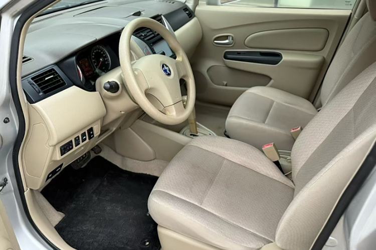Used Venucia D50 2013 1.6L Automatic Fashion Edition Interior 2