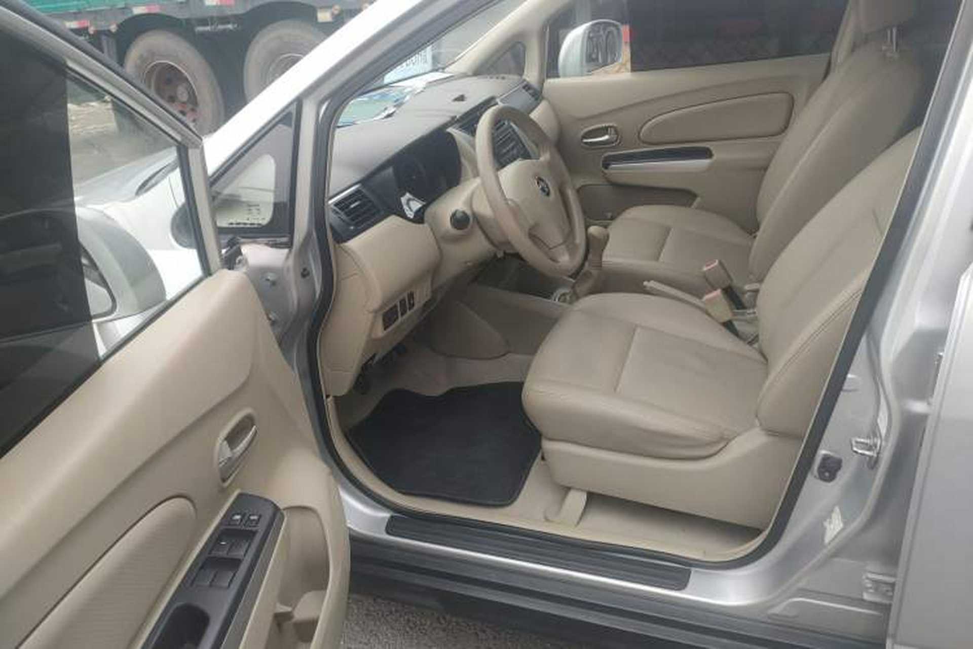 Used Venucia D50 2013 1.6L Manual Luxury Edition Interior 2