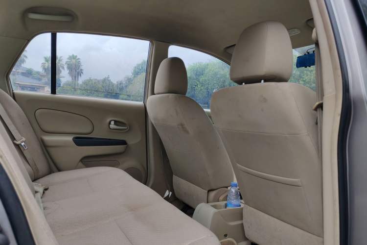Used Venucia D50 2013 1.6L Automatic Fashion Edition Interior 3