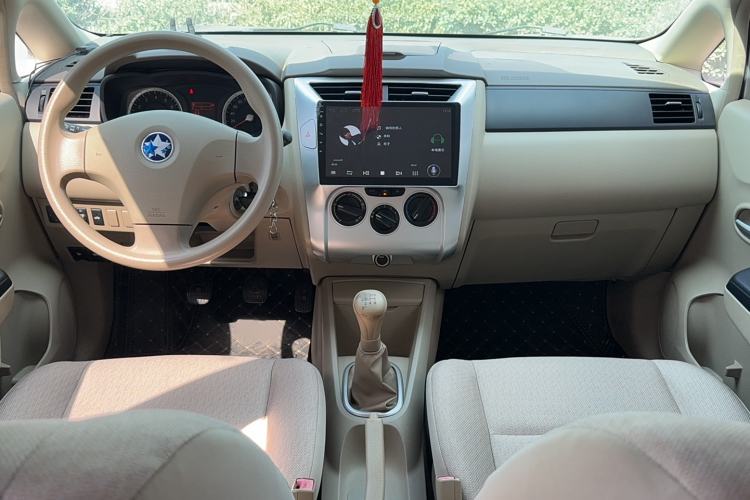 Used Venucia D50 2013 1.6L Manual Fashion Edition Interior 3
