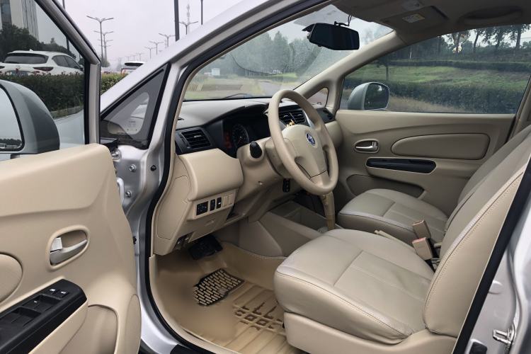 Used Venucia D50 2013 1.6L Automatic Fashion Edition Interior 3