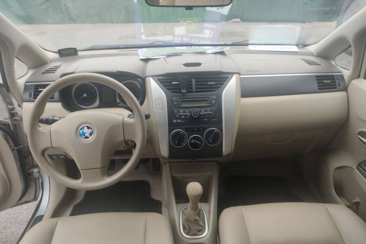 Used Venucia D50 2013 1.6L Manual Luxury Edition Interior 3